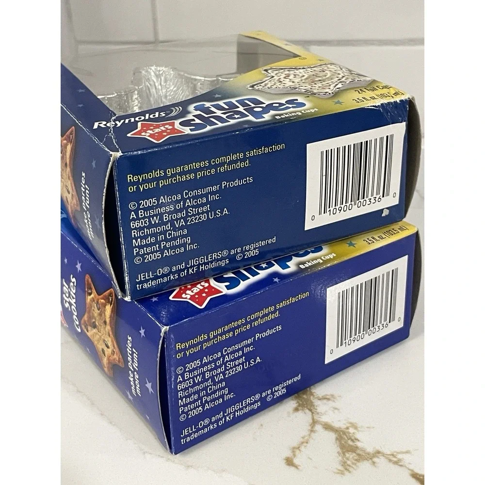 Reynolds Fun Shape Stars Foil Baking Cups 45 Count Cake Cookie Jello 3.5 oz READ
